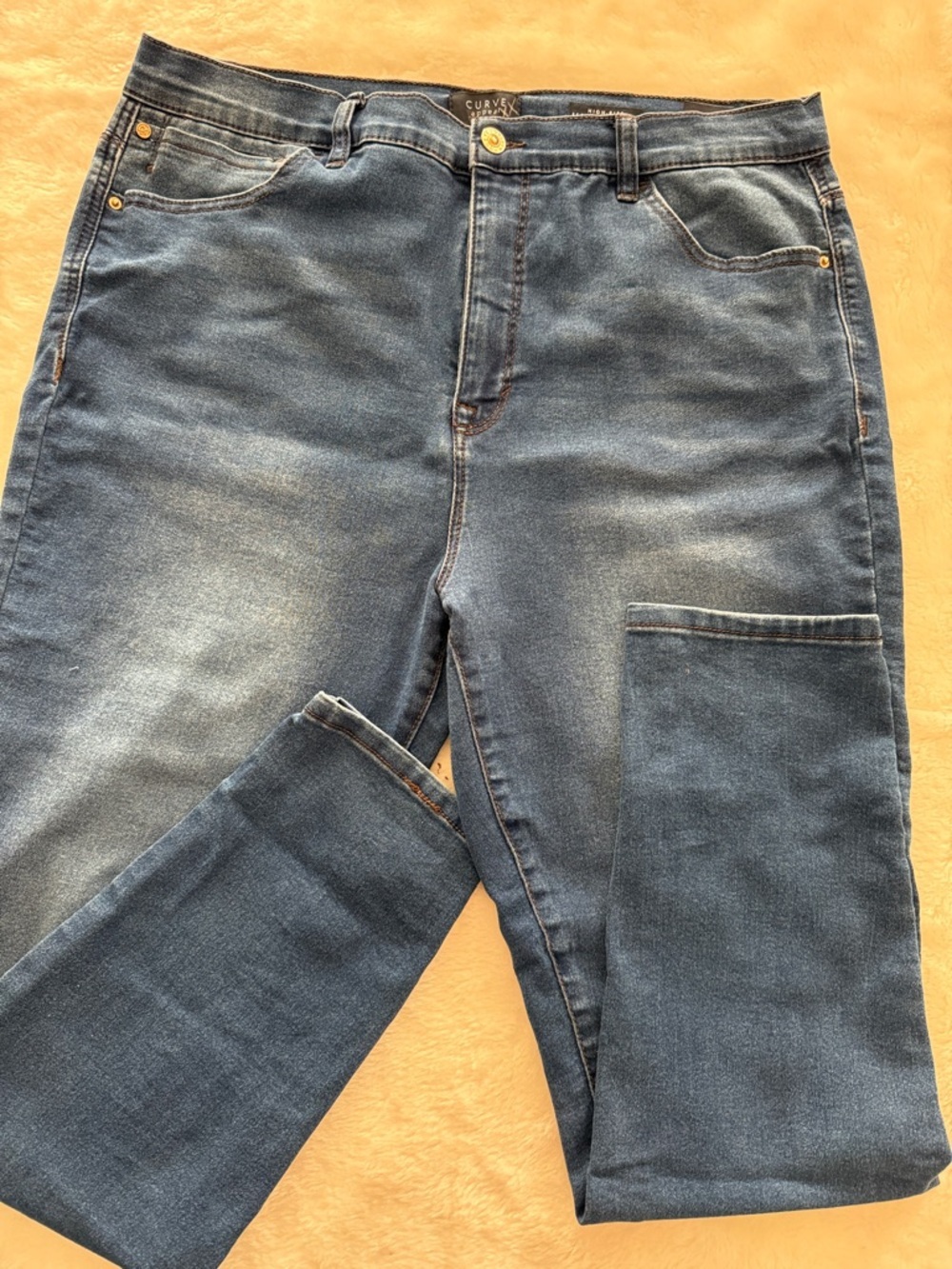 Curves Women’s Straight Leg Jeans in Faded Blue